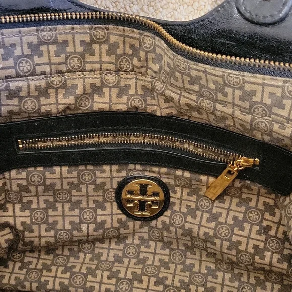 Tory Burch Bombe Black Leather Tote Bag - Picture 8 of 9
